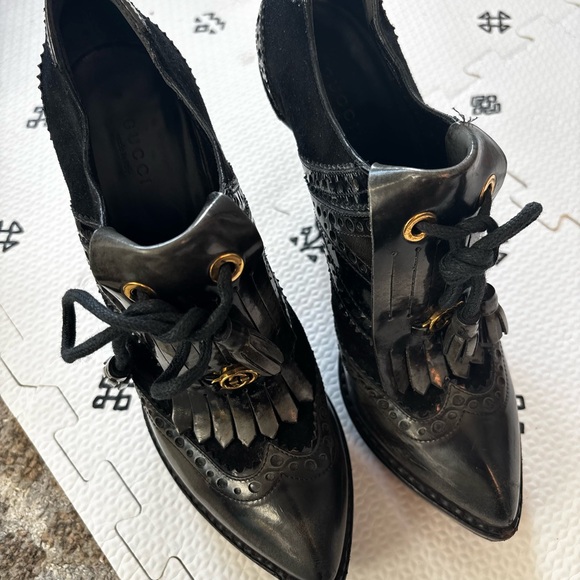 Gucci Black Leather Kiltie Brogue Ankle Boots with Gold Logo - Picture 11 of 12